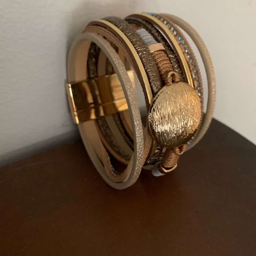 SAACHI Boho style wrist cuff Gold and Cream Multi-Layered Bracelet never used. - Picture 3 of 12